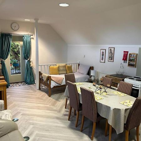 Alpaca Lodge Sittingbourne Eksteriør billede